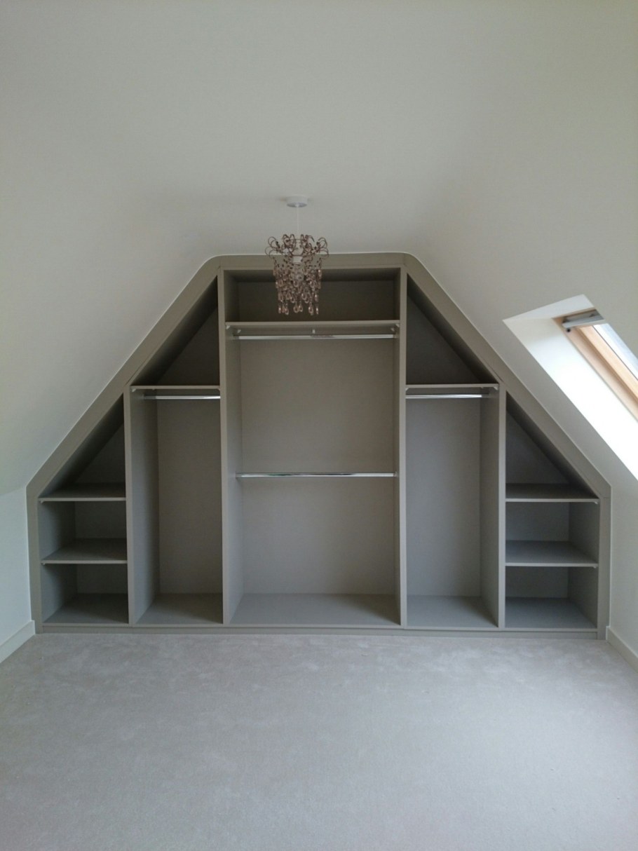 Стеллаж на мансарде