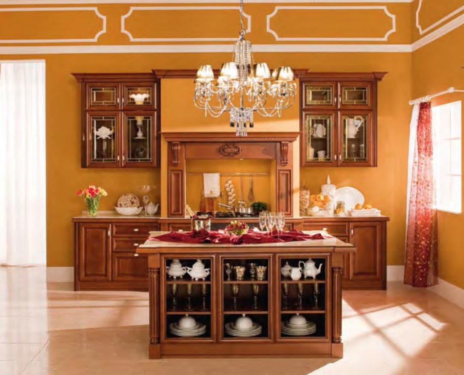 Кухни деревянная с витражом