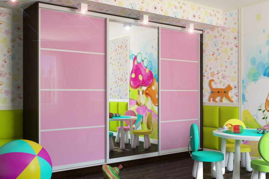 Яркие шкафы в интерьере