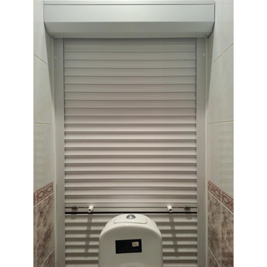 Рольставни в интерьере санузла