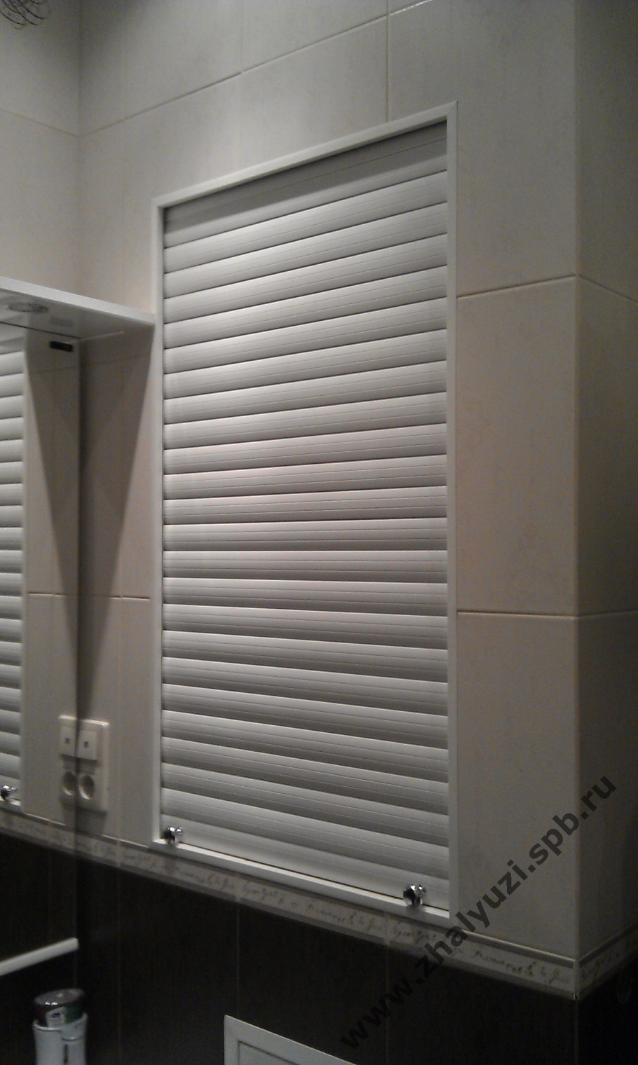 Рольставни в санузел Леруа 900х2400