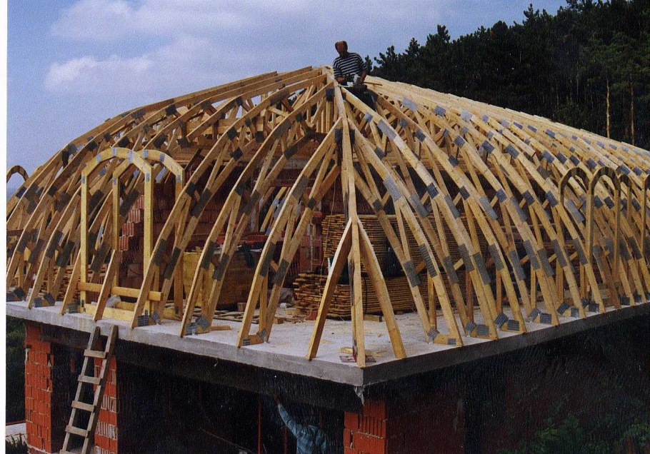 Вальмовая мансардная крыша