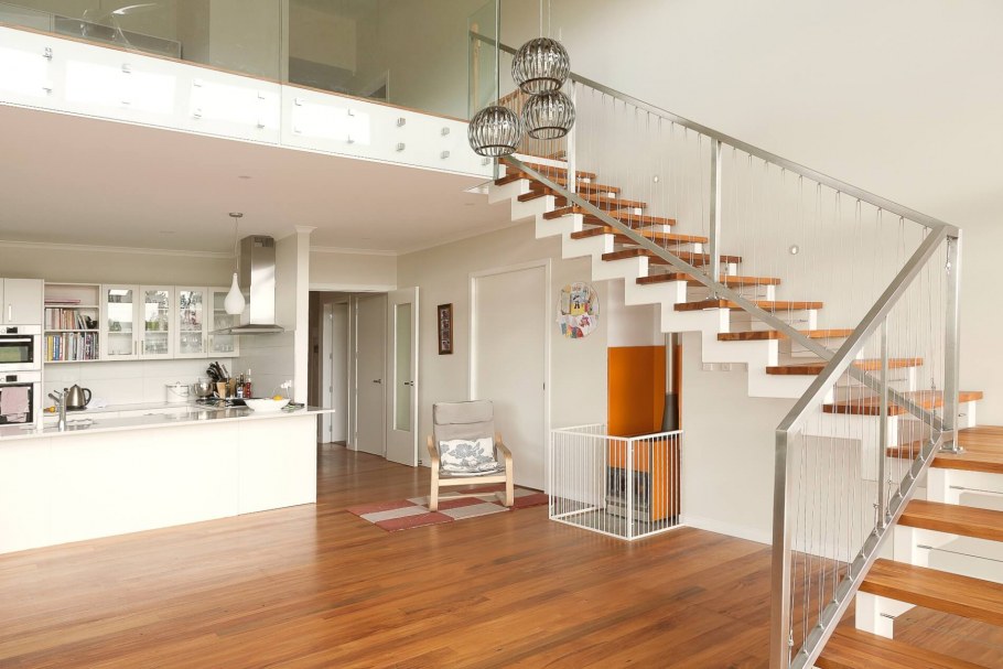 Лестница на монокосоуре с площадкой