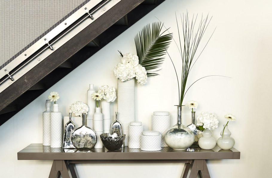 Вазы в интерьере гостиной