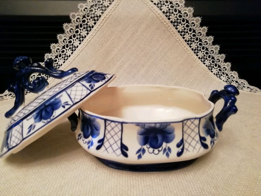 Столик Гжель