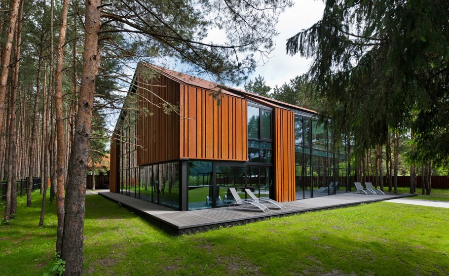 Дом среди сосен