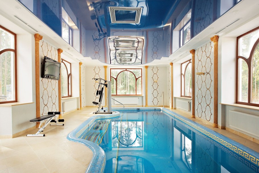 Бассейн в доме