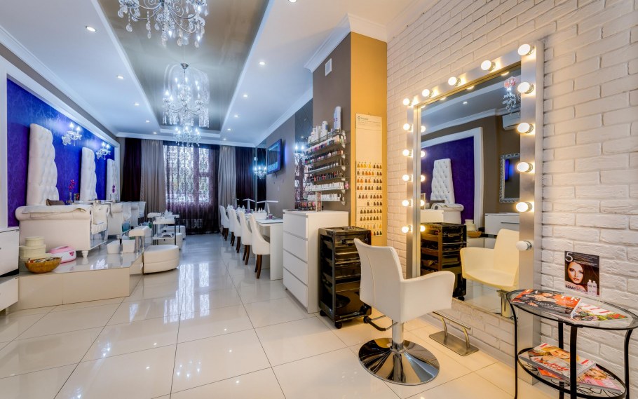 Интерьер салона маникюра и педикюра