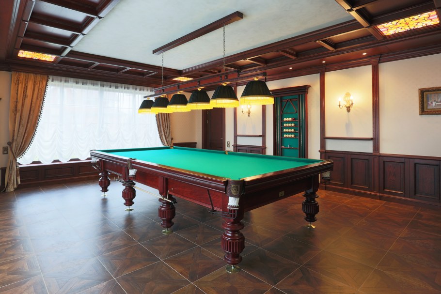 Отделка стен в бильярдной