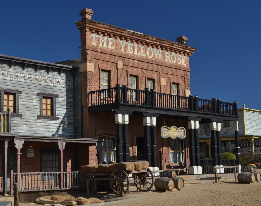 Фасад дикий Запад Салун