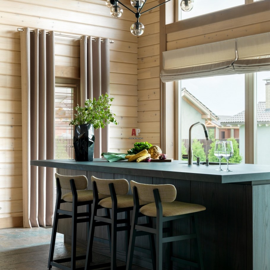 Интерьер кухни в деревянном доме