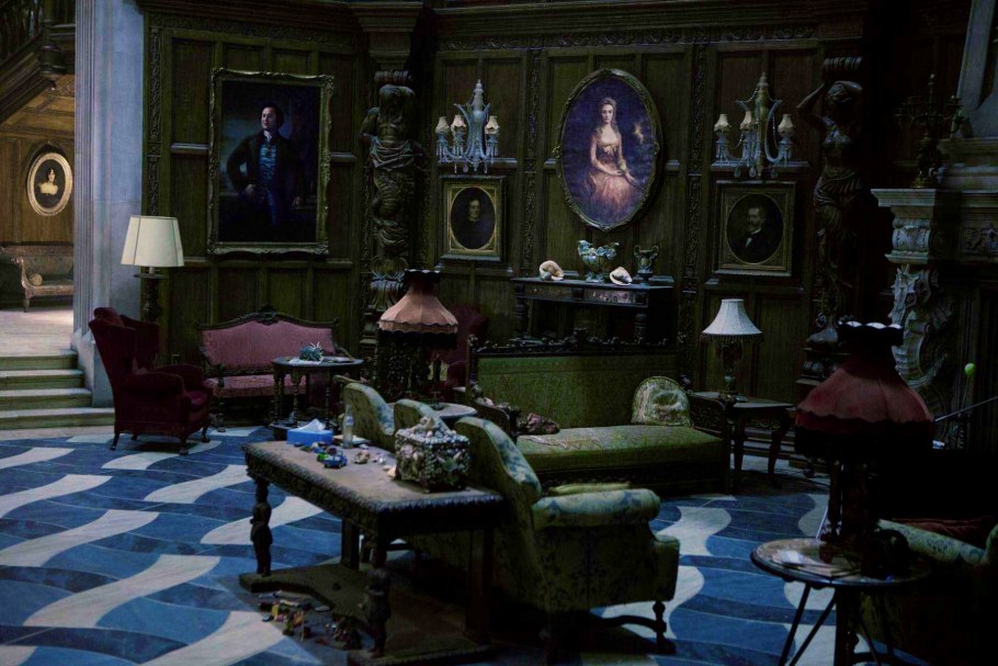 Шкаф в стиле Готика