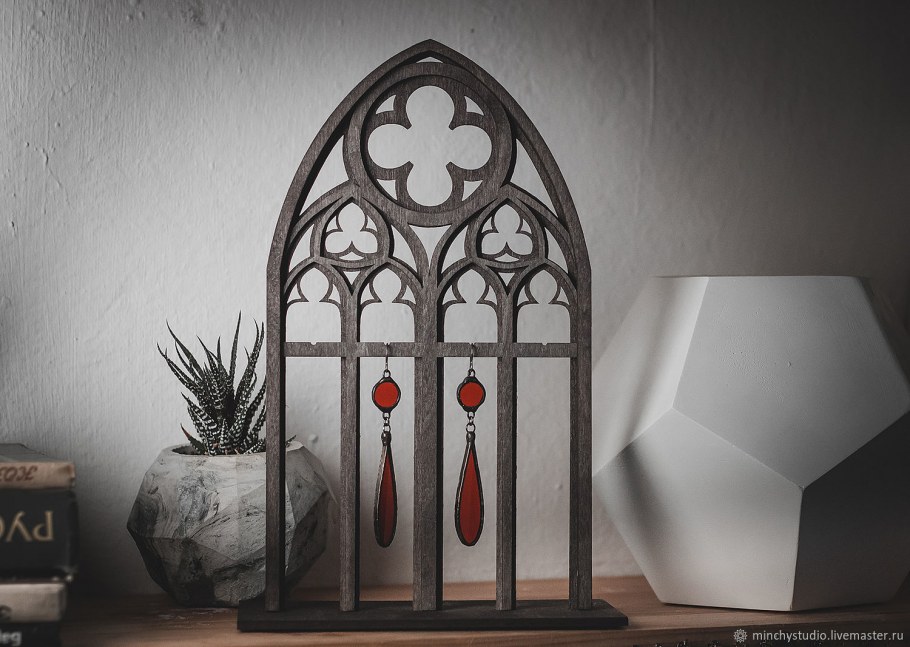 Старинный табурет