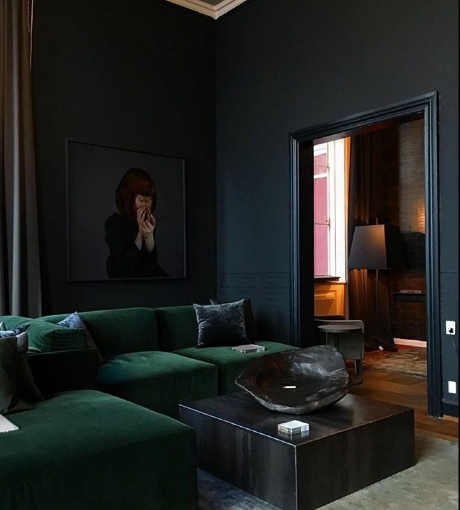 Темный интерьер