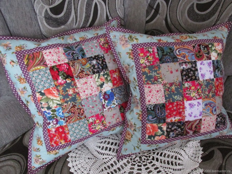 Подушка пэчворк черная