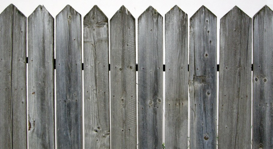 Старинный деревянный забор