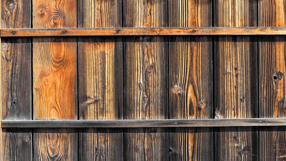 Доски старые забор