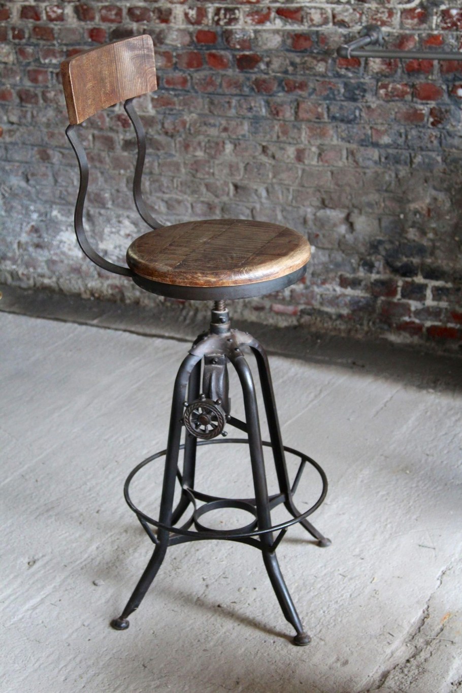 Кресло в стиле Индастриал