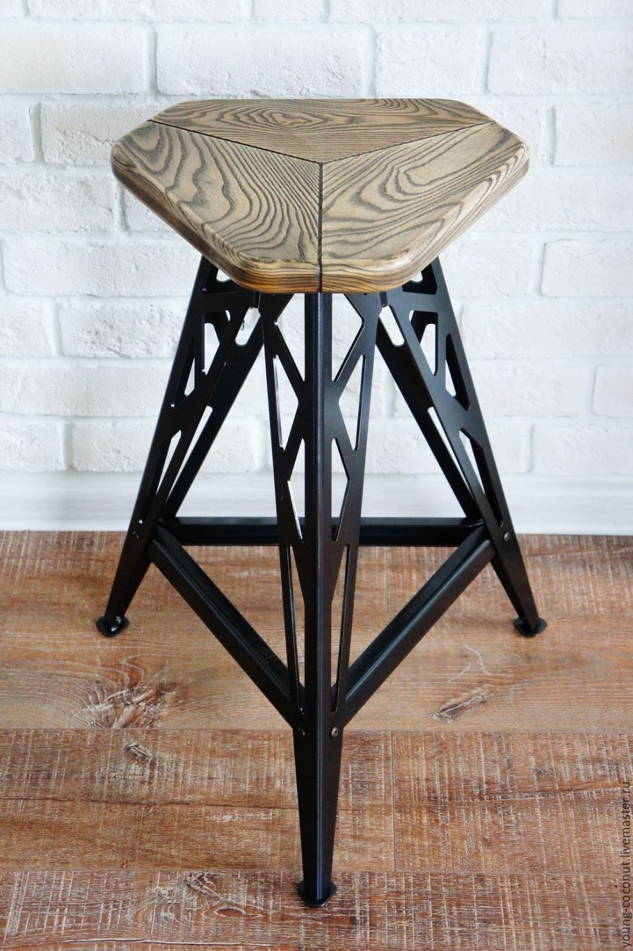 Кухонный стол в Индустриальном стиле