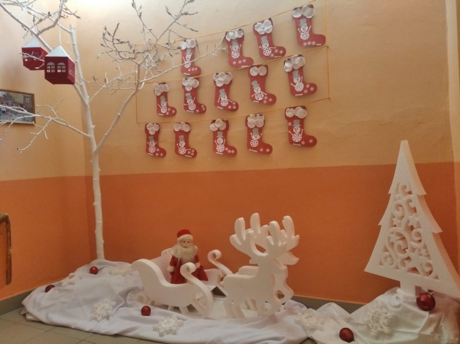 Украшение холла в детском саду к новому году
