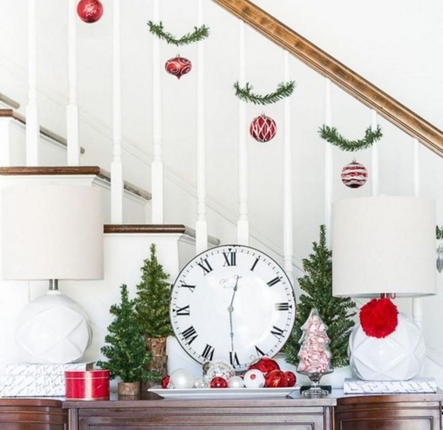 Новогоднее украшение лестницы в детском саду