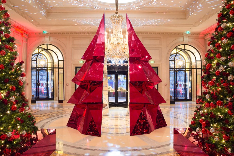 Новогоднее украшение отеля