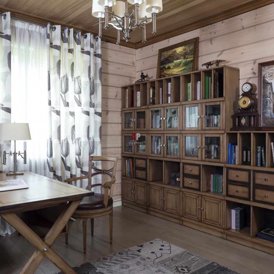 Библиотека в деревянном доме