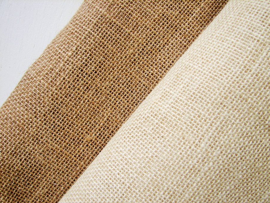 Отделка стен мешковиной