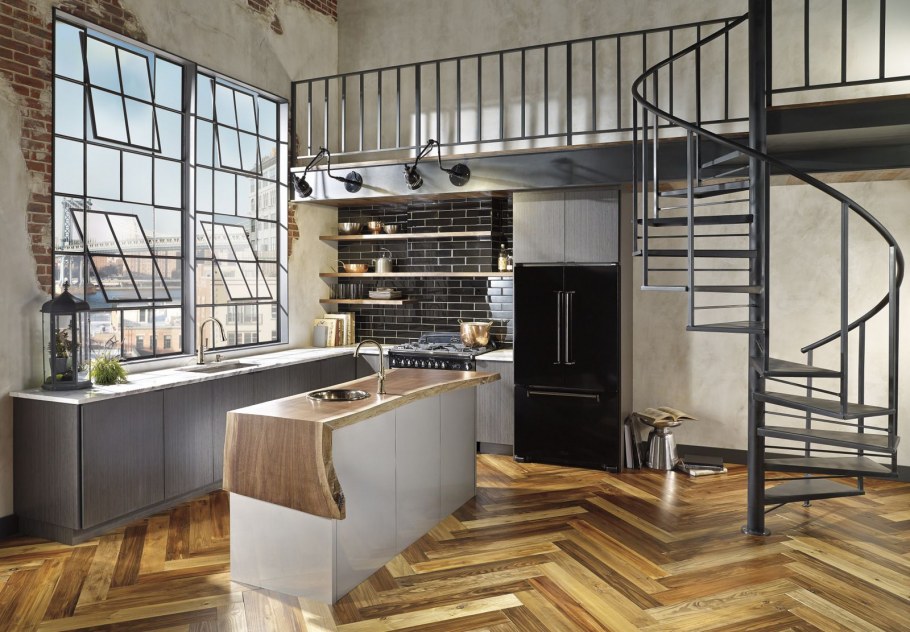 Кухня лофт с лестницей