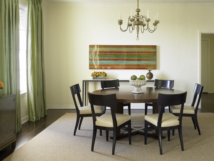 Столовая с зелеными стенами