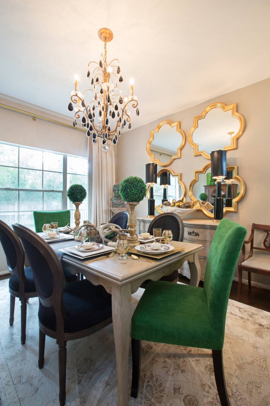 Изумрудные стулья в интереьер