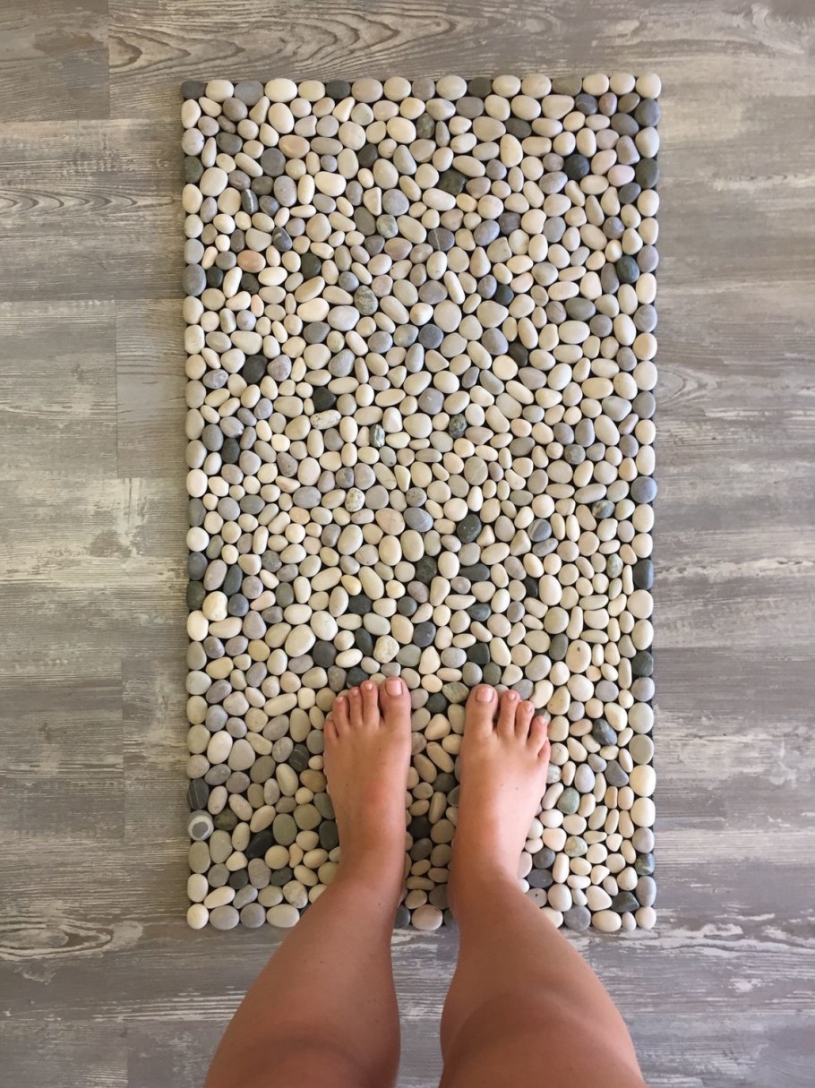 Массажный коврик из камней
