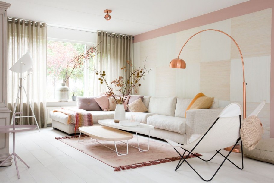 Красивые светлые обои в спальню