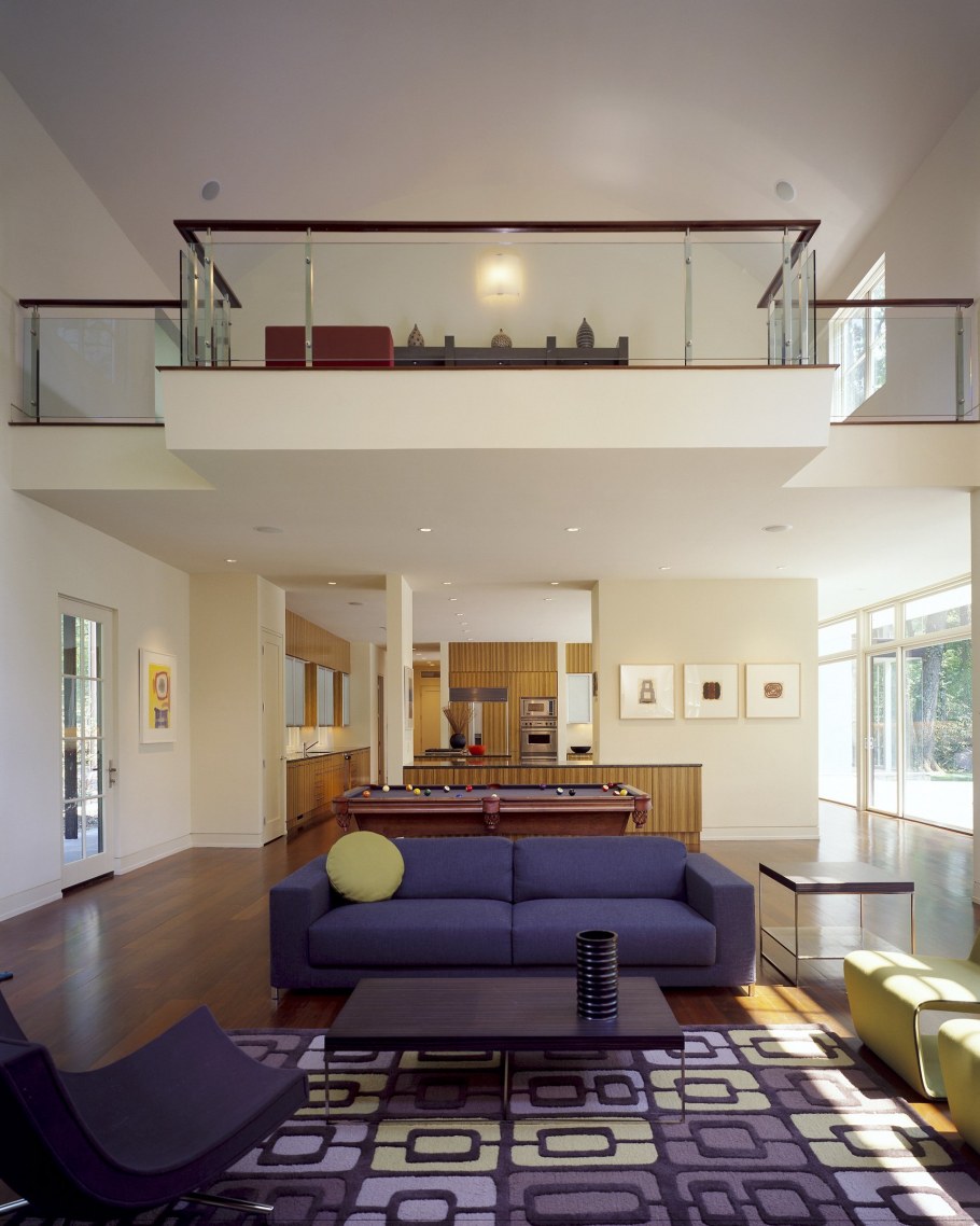 Двухэтажный дом внутри