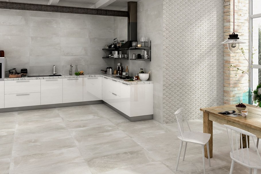 Светлая плитка на кухне