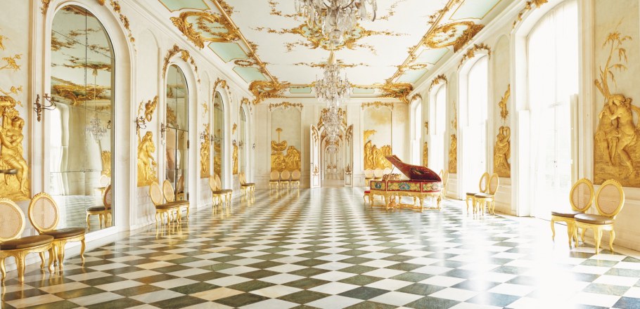 Бальный зал 19 век с колоннами