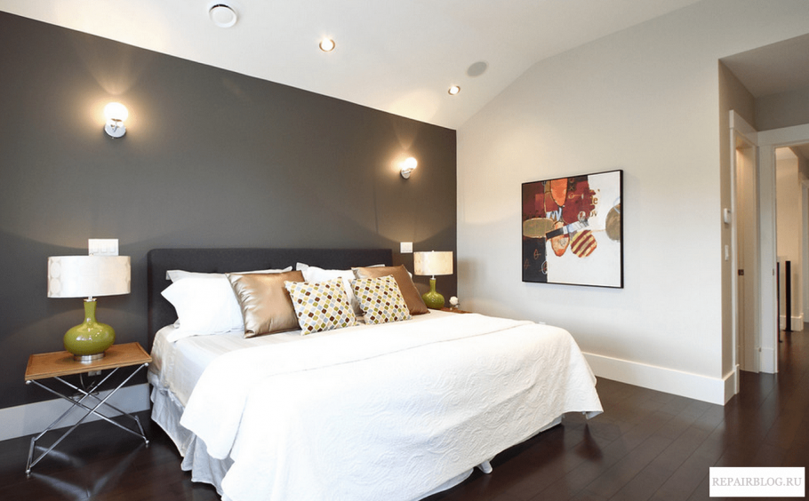 Акцентная стена над кроватью