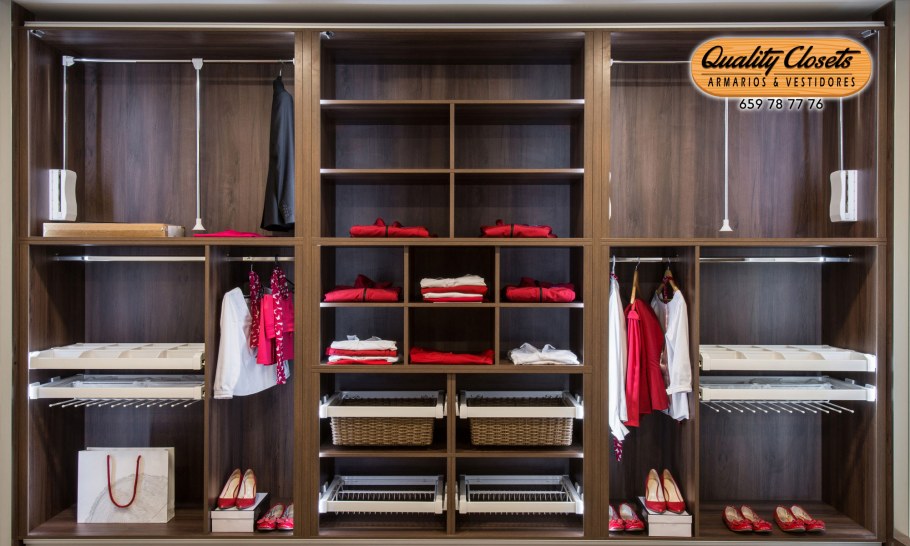 Шкаф купе с полками внутри