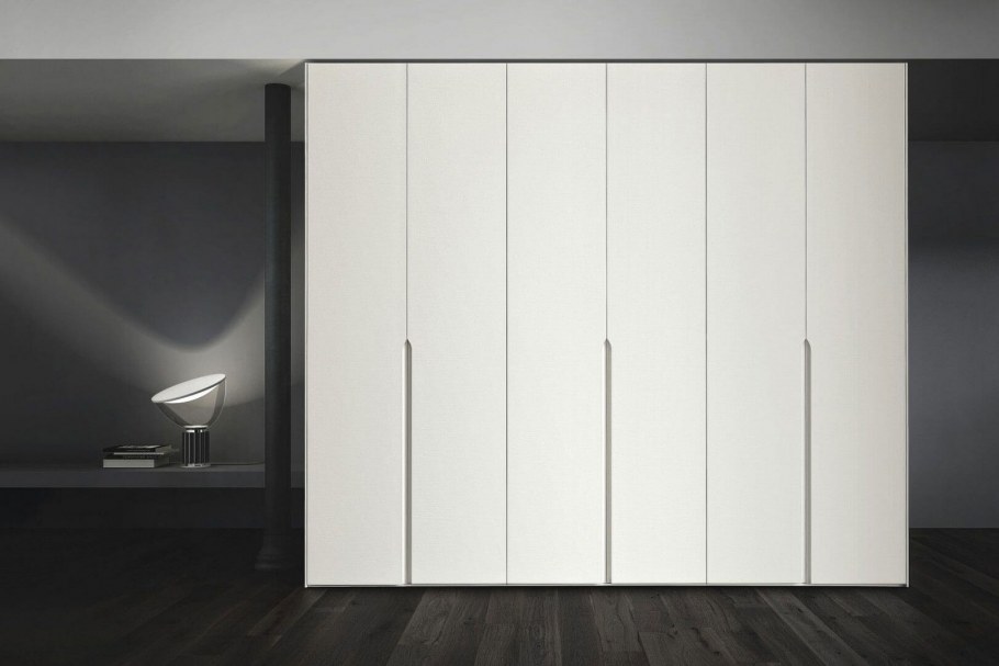 Шкаф распашной без ручек