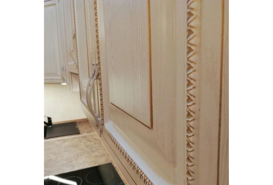 Шкаф со скрытыми ручками