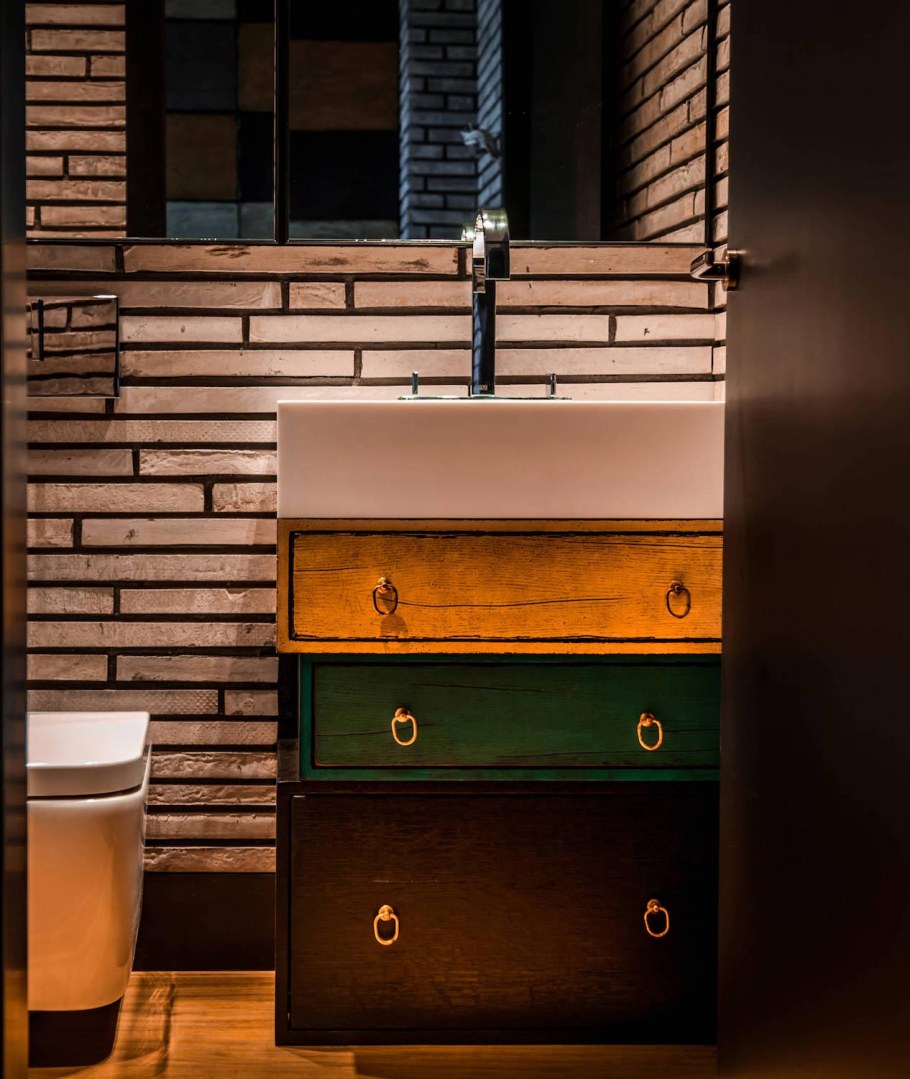 Интерьер кухни в стиле лофт в загородном доме