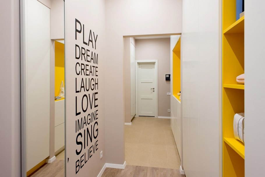 Интерьер корридора в жёлтом цвете