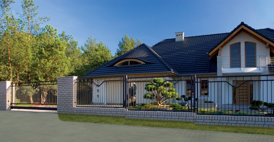 Одноэтажный дом с забором