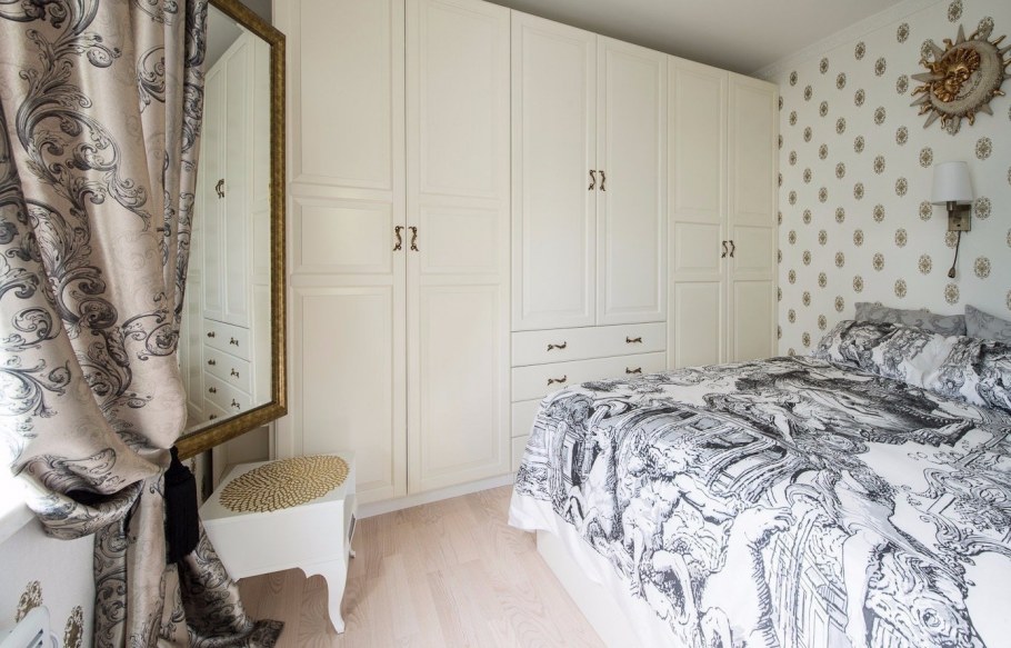 Маленькая спальня с балконом