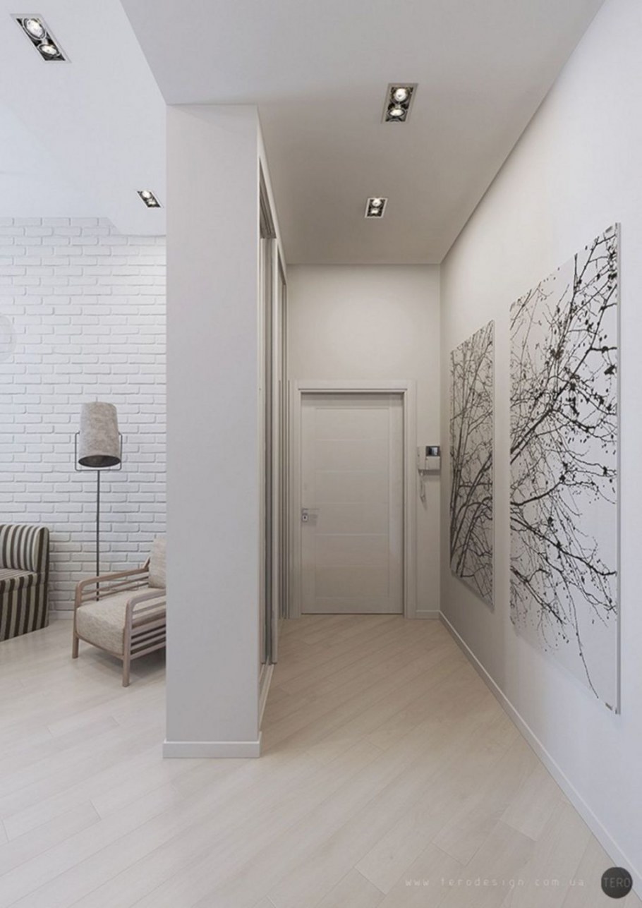 Светлые стены в коридоре