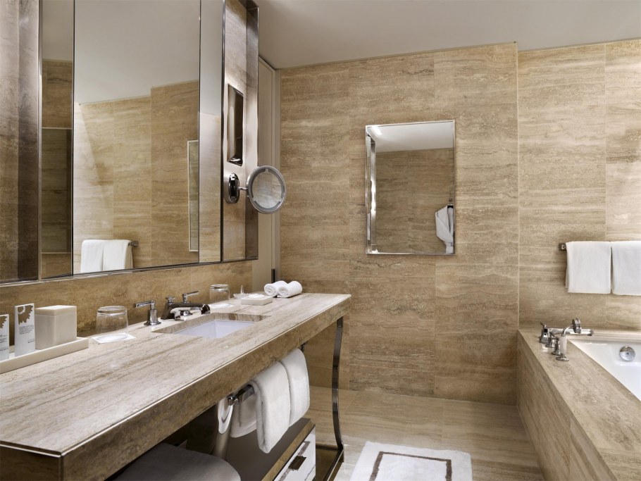 Санузел с деревянной плиткой