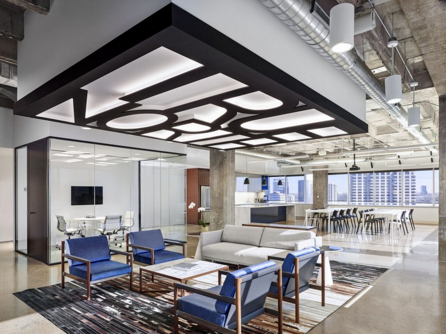 Потолок в офисе