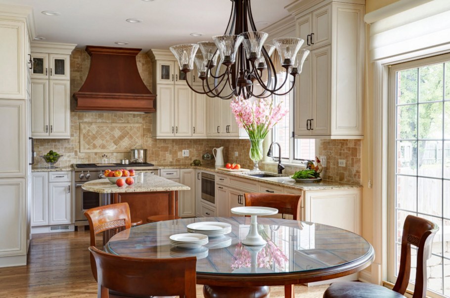 Интерьер кухни в частном доме