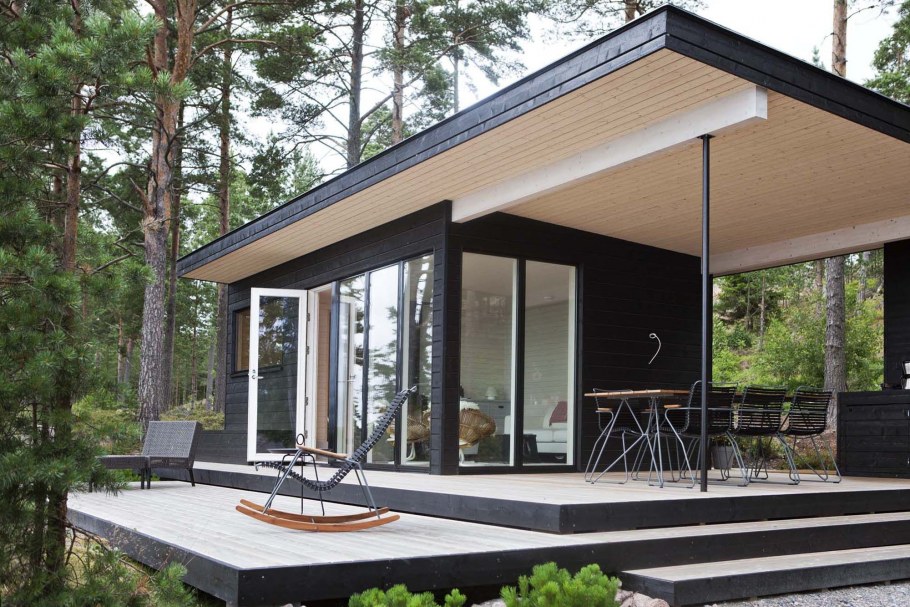 Летний домик с панорамными окнами