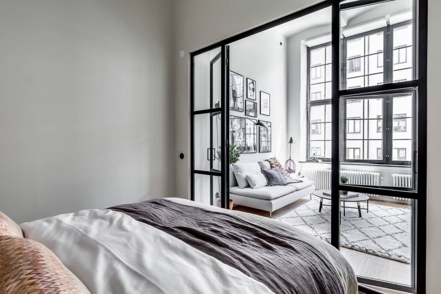 Стеклянная перегородка в спальне